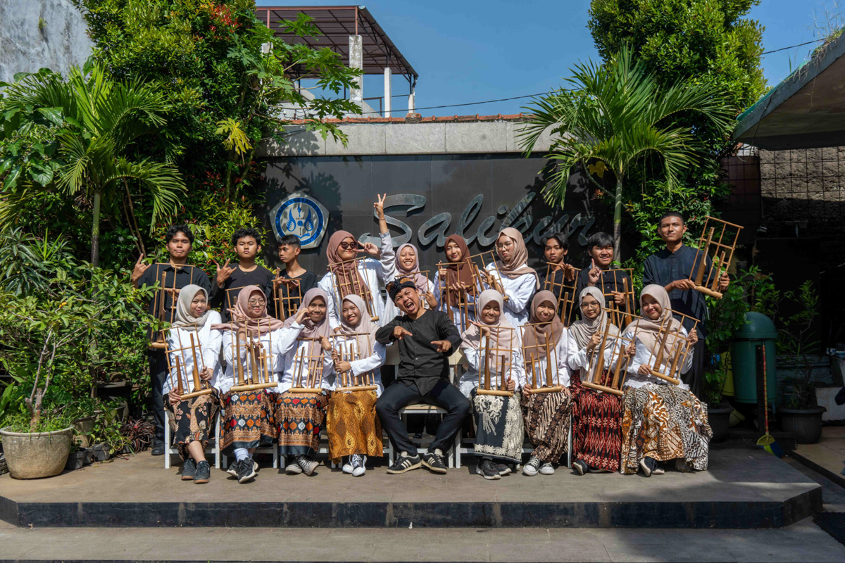 ANGKLUNG — Ekstrakulikuler SMAN 21 Bandung