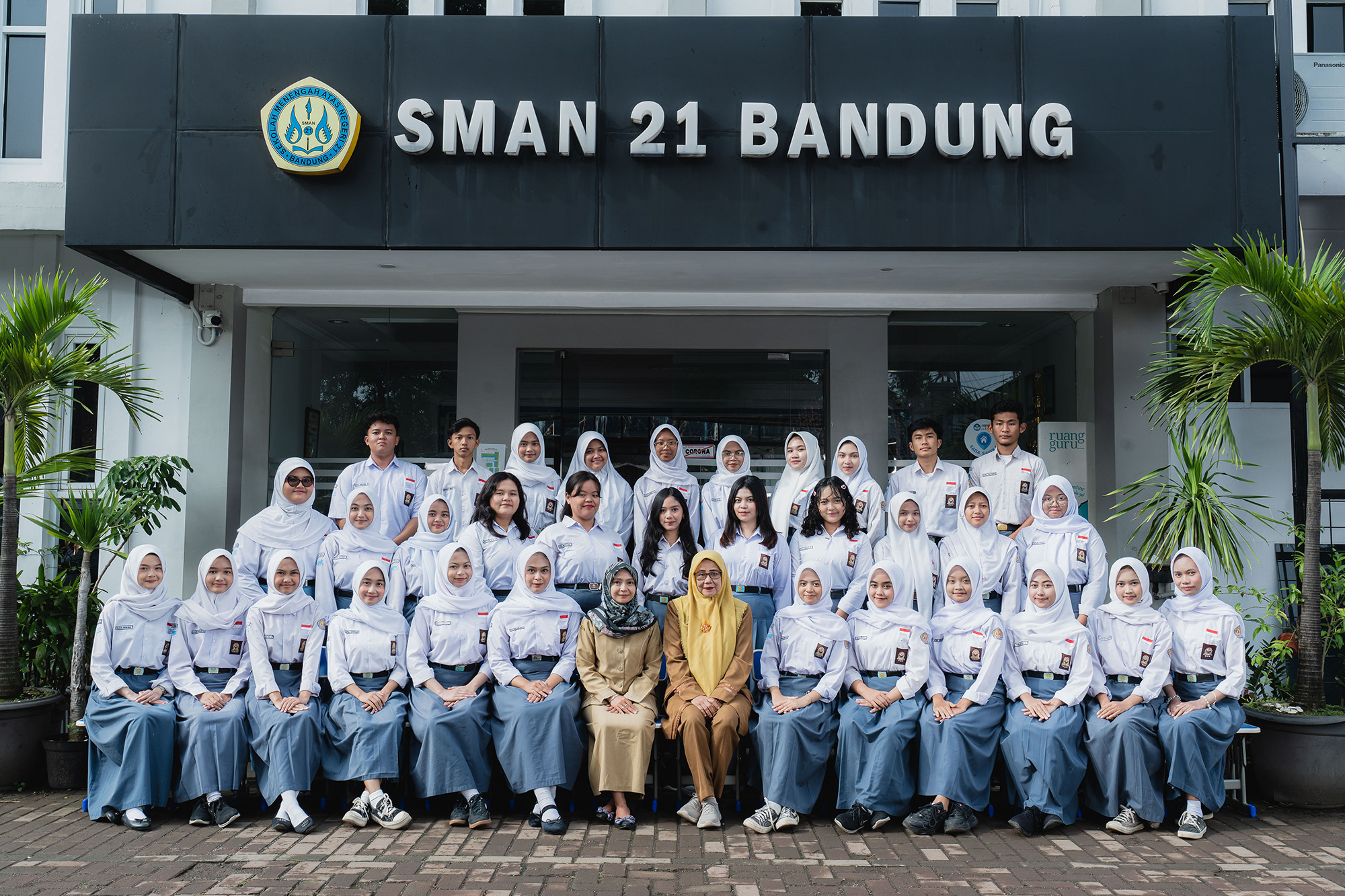 Profil kelas xii-4 - SMAN 21 Bandung 2025