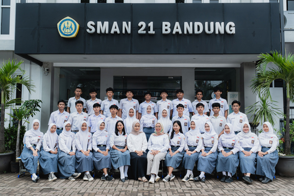 xii-10 - SMAN 21 Bandung