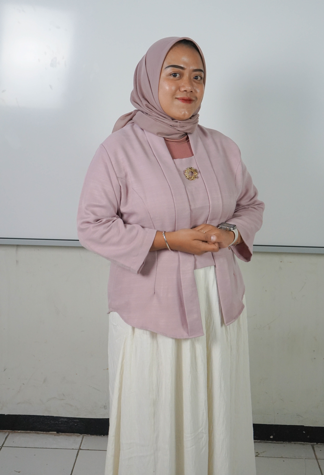 Bu Aneu - Staff Name - SMAN 21 Bandung class 2025