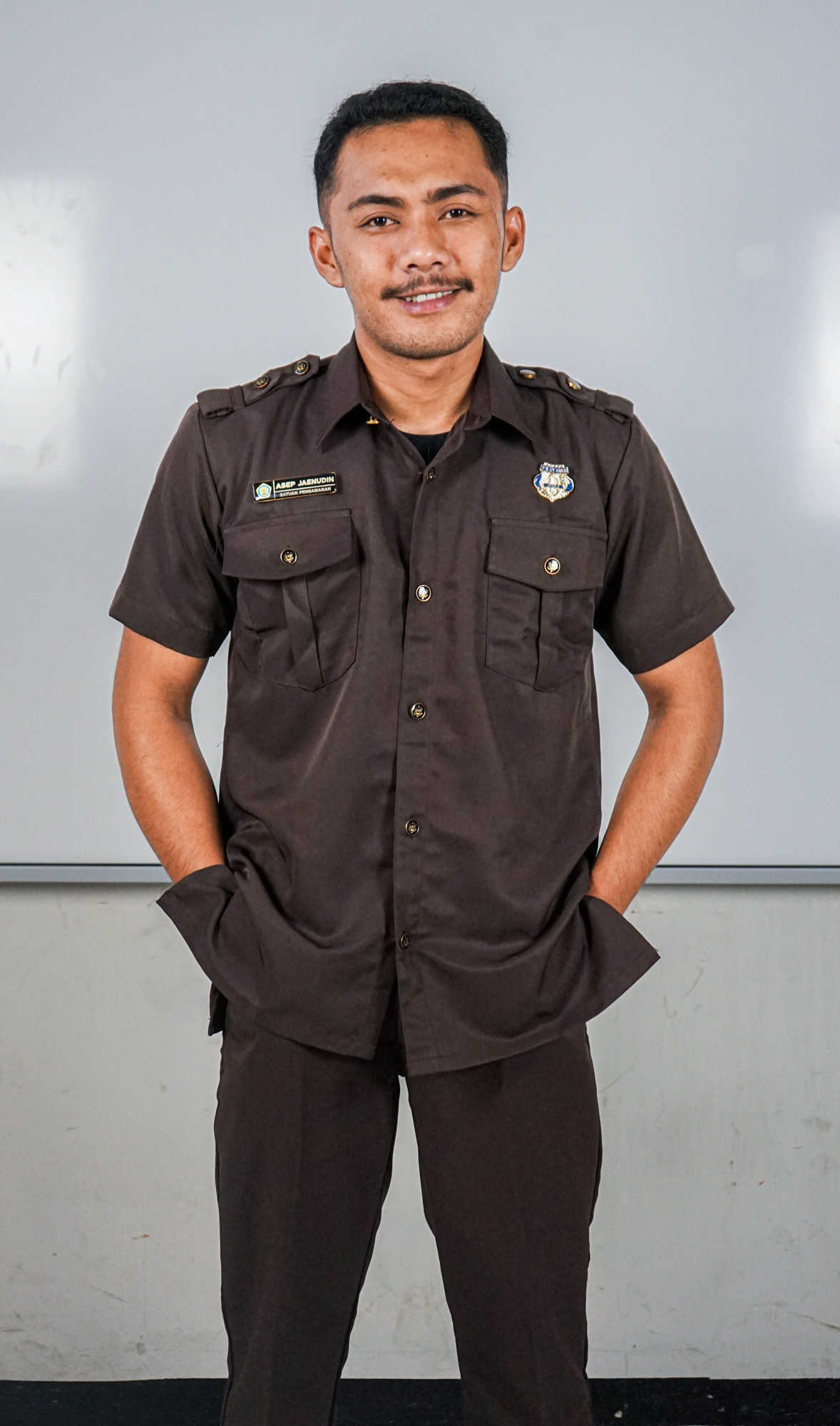 Pak Asep - Staff Name - SMAN 21 Bandung class 2025