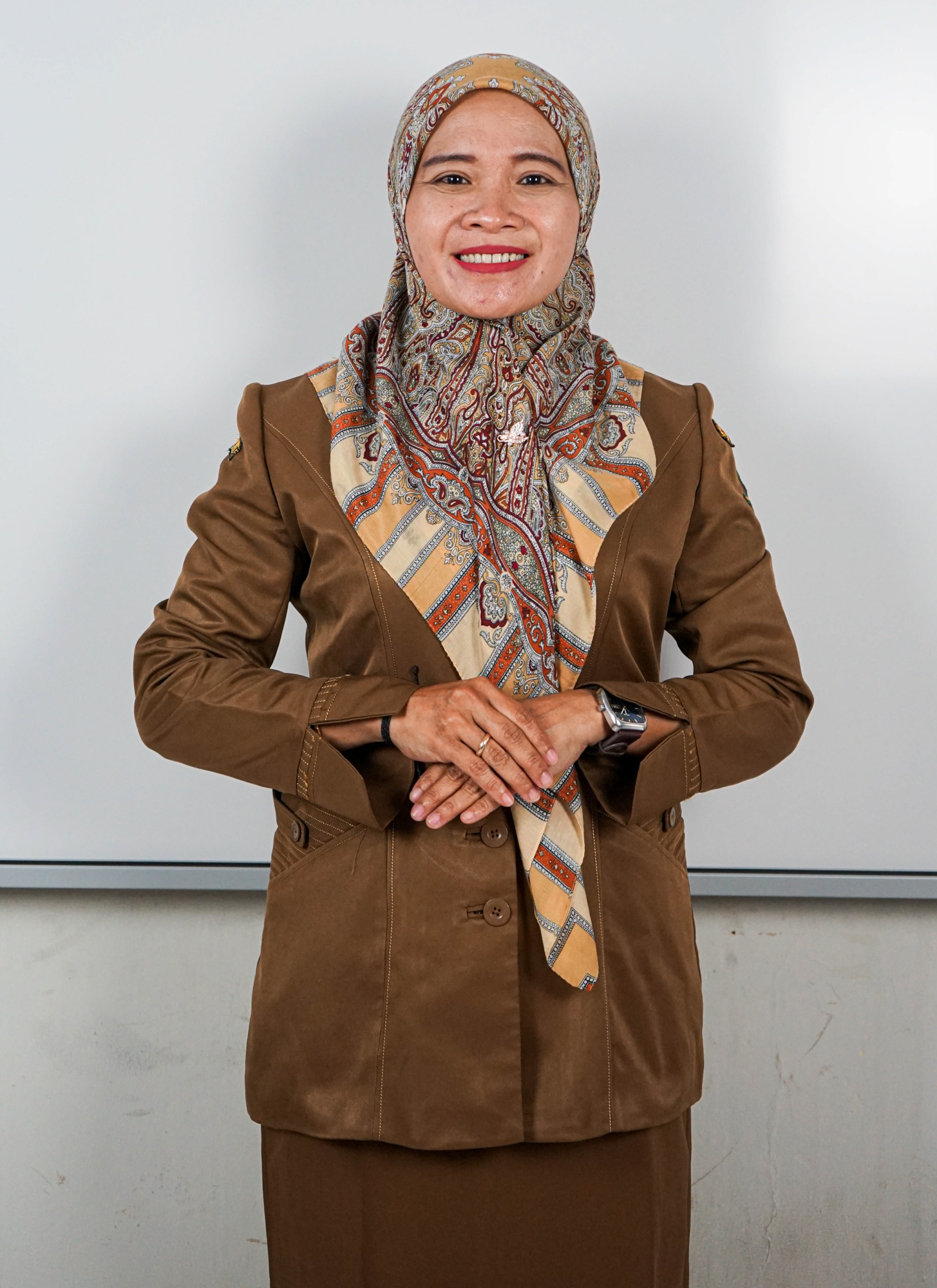 Bu Elok - Staff Name - SMAN 21 Bandung class 2025