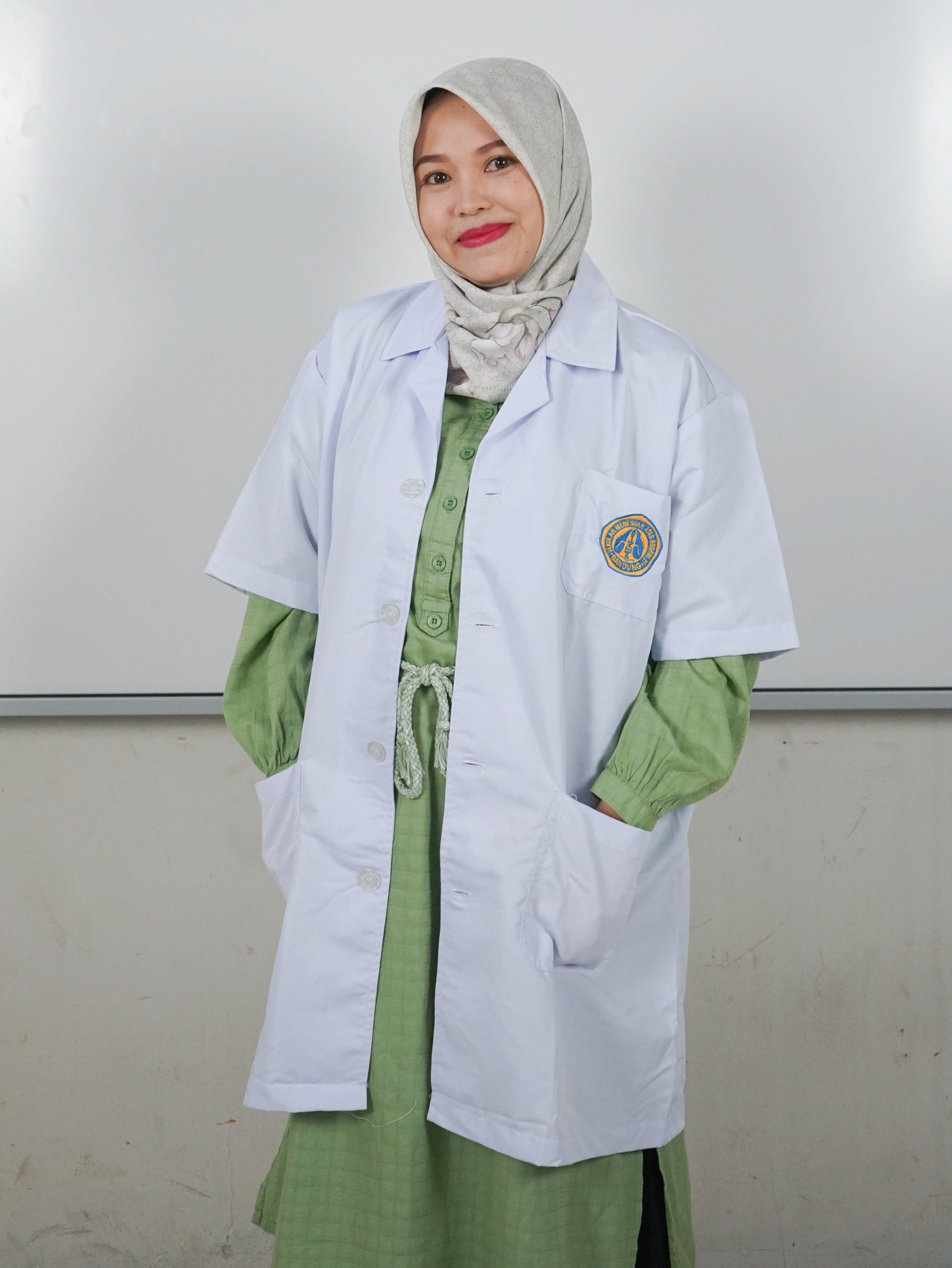 Bu Tety - Staff Name - SMAN 21 Bandung class 2025
